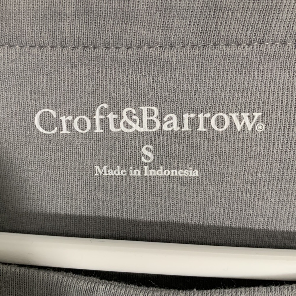Croft & Barrow top, Size small, very good condition, button shoulders (faux) - Picture 2 of 5